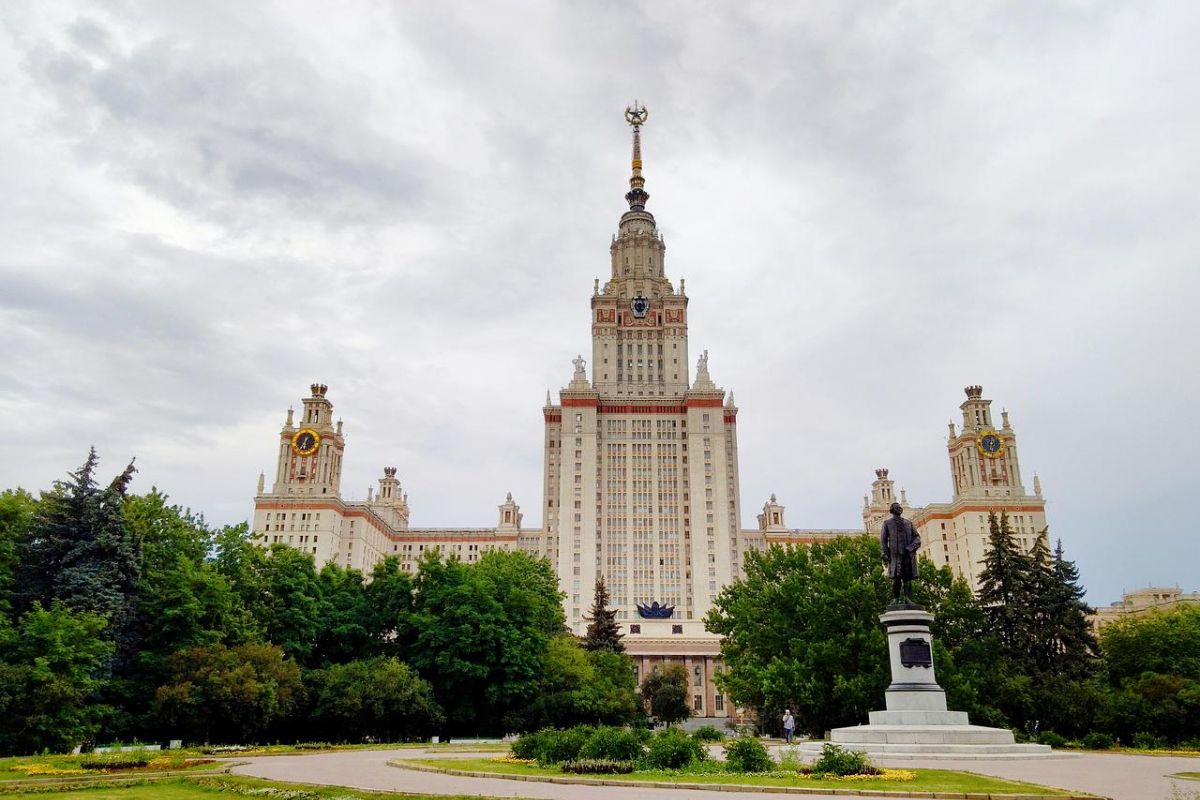 Московские зрелища. Для старшеклассников