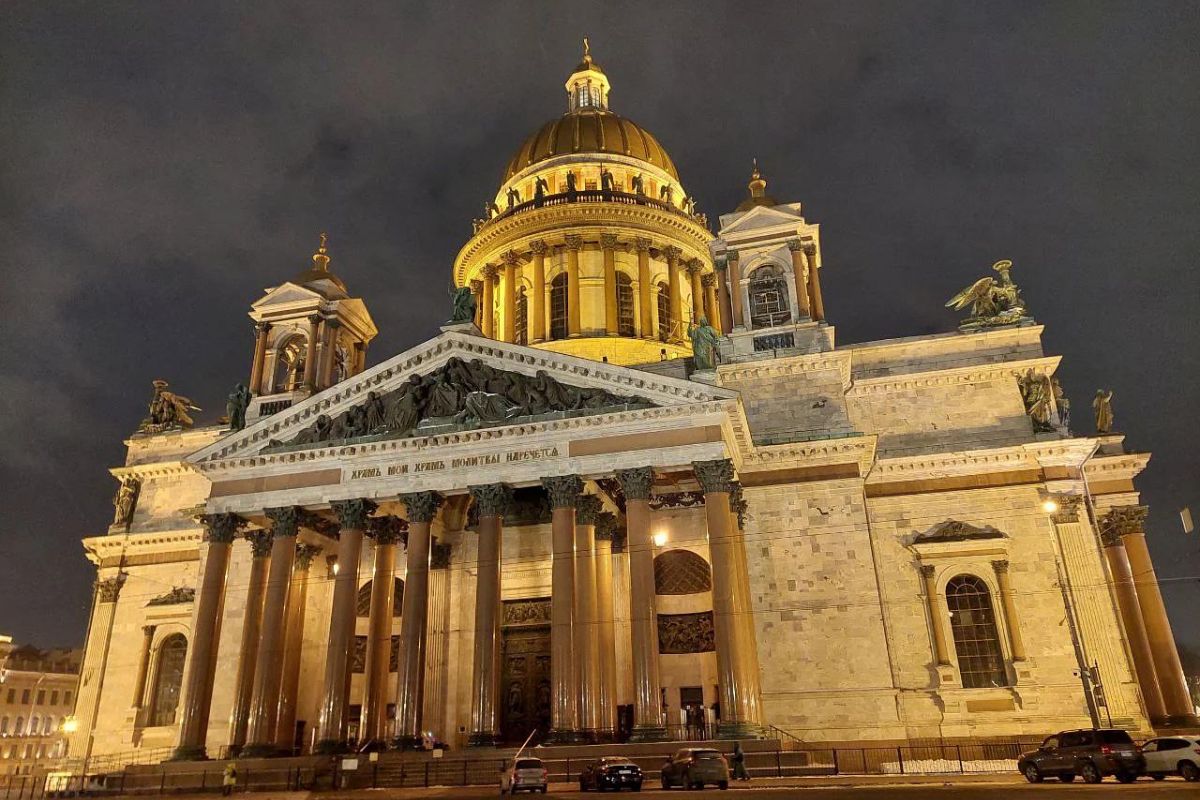 Новогодние праздники в Санкт-Петербурге для школьных групп