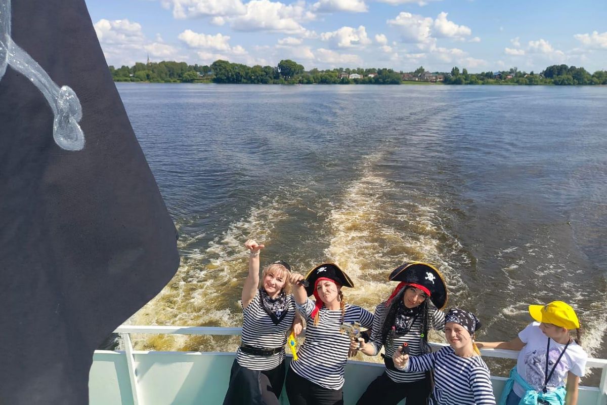 Праздник окончания учебного года. «Морские волки» на реке Волге