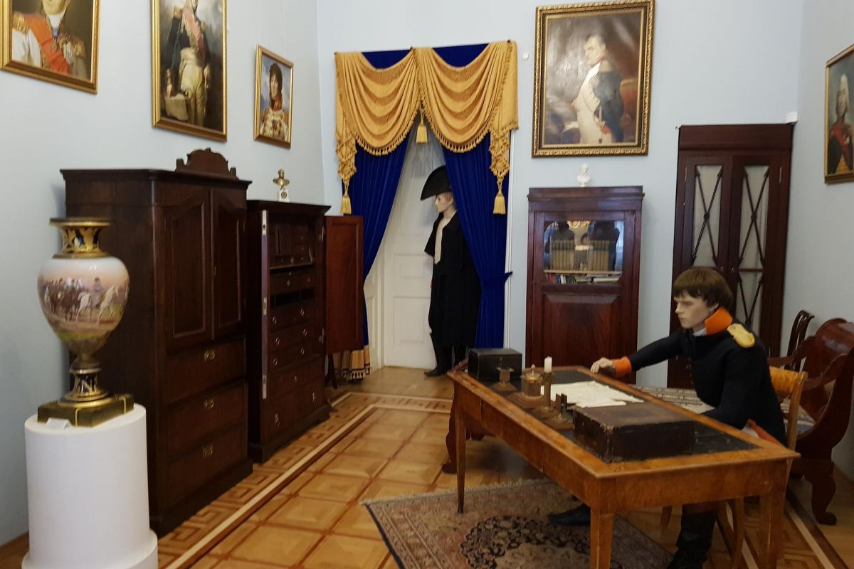 Выпускной в усадьбе Вяземы. Для младших классов.