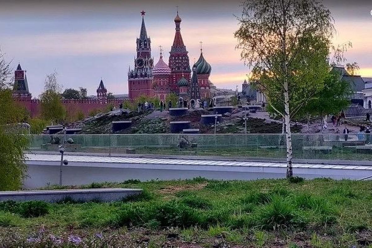 Летние чудеса Москвы с программой в “Мосфильме”. Для школьных групп.