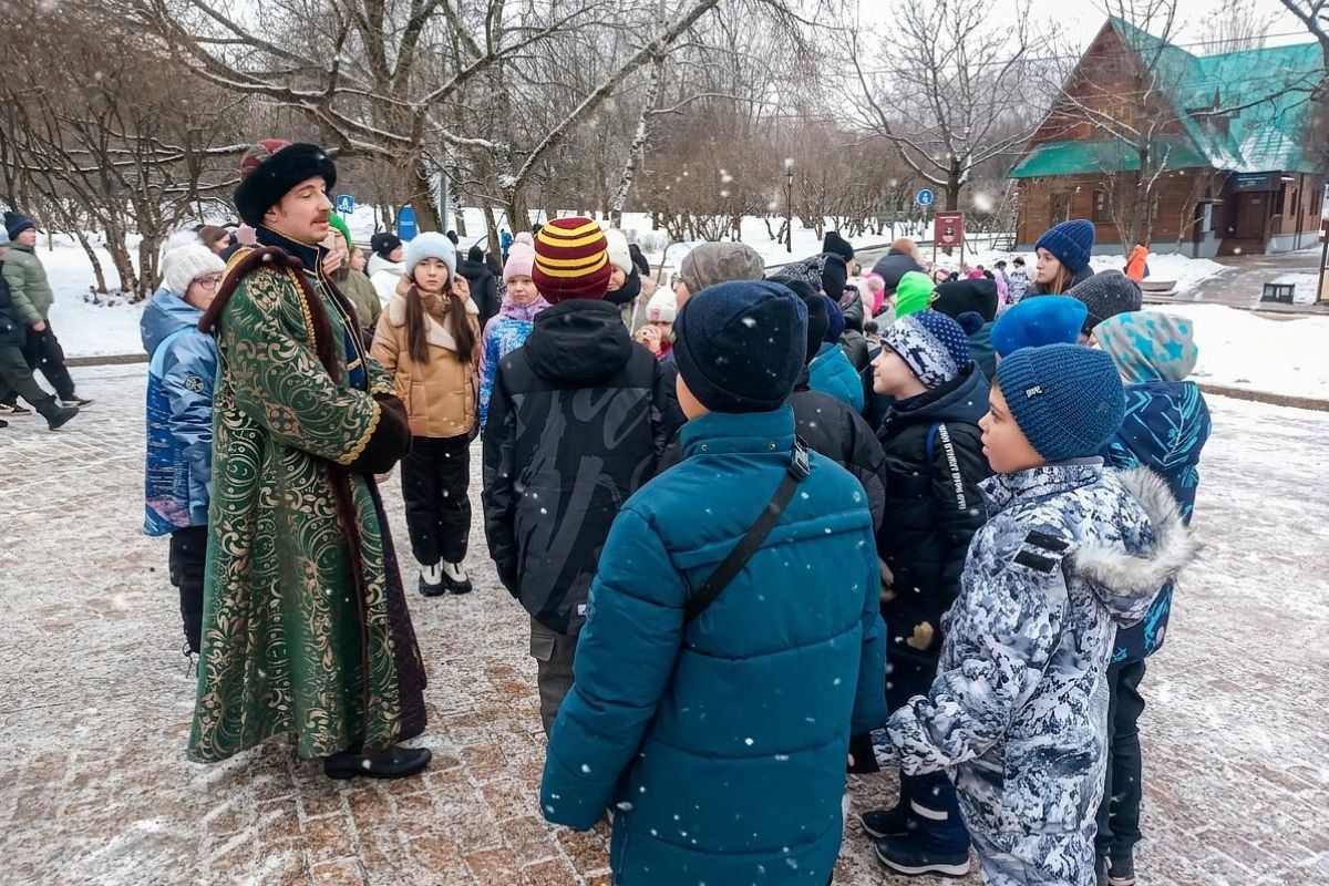 "Зима за морозы, а мужик за праздники" в Коломенском. Для школьных групп