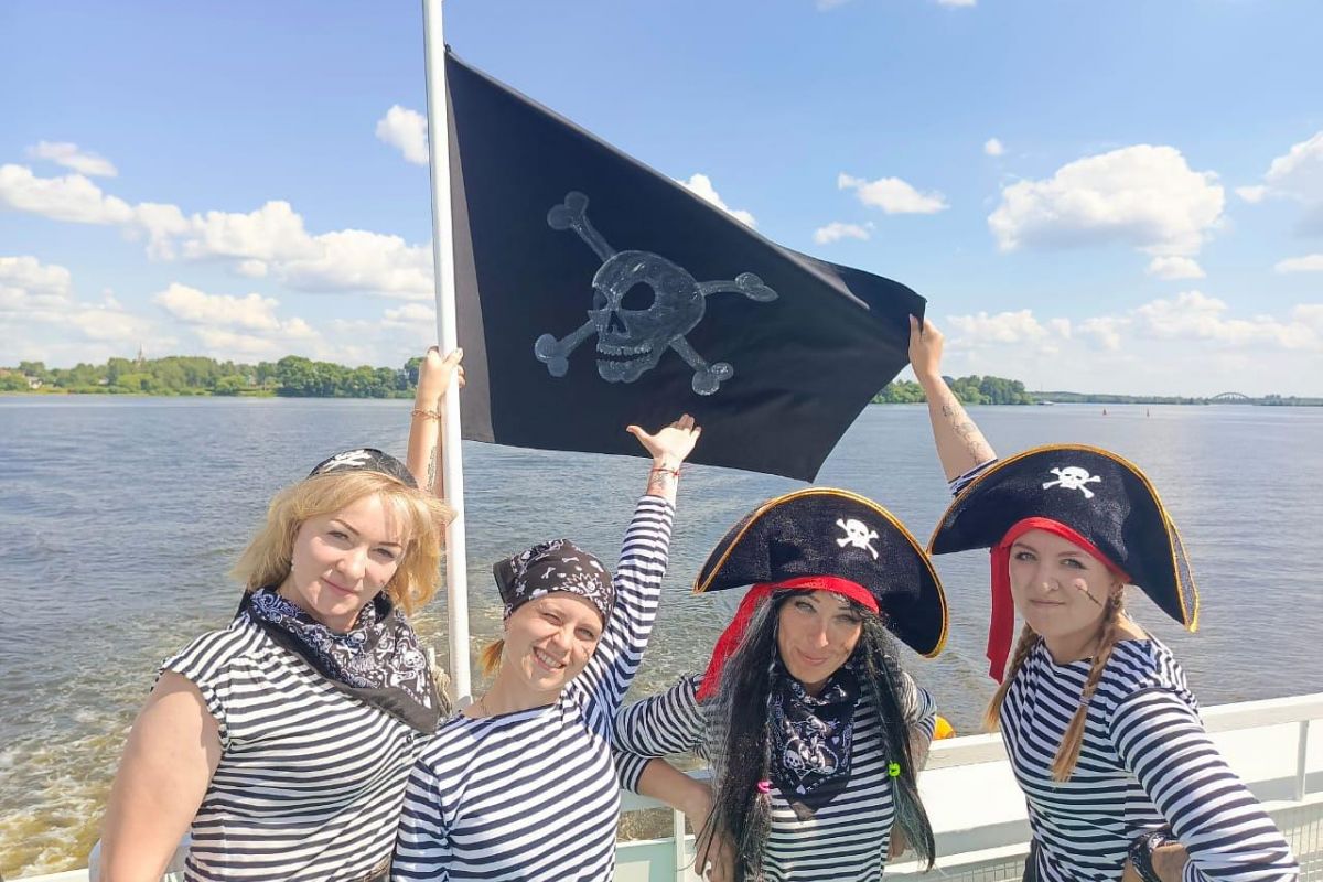 Праздник окончания учебного года. «Морские волки» на реке Волге