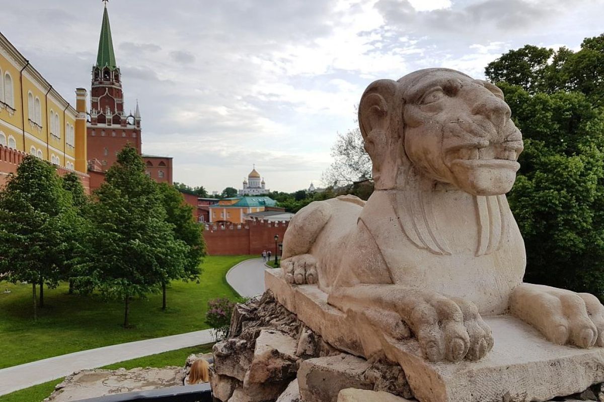 Пешеходная экскурсия по историческому центру с экскурсией в Алмазный фонд для группы до 20 чел
